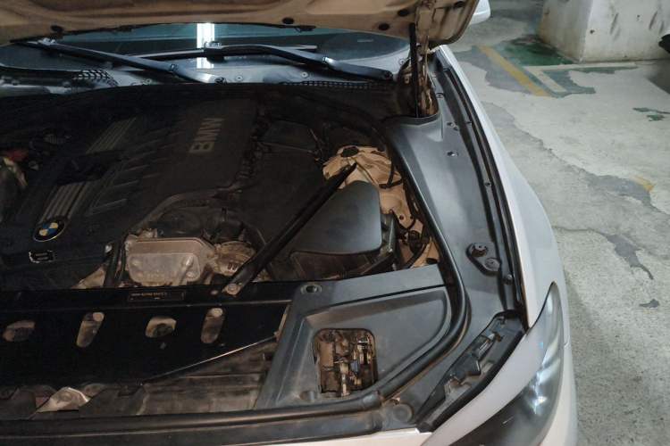 Used BMW 5 Series 2011 523Li Luxury Model Engine Bay Left