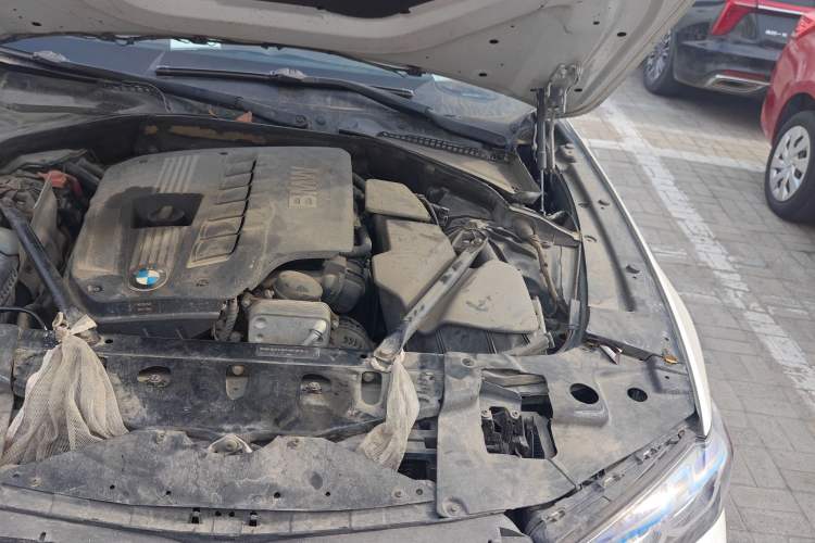 Used BMW 5 Series 2011 523Li Leading Model Engine Bay Left