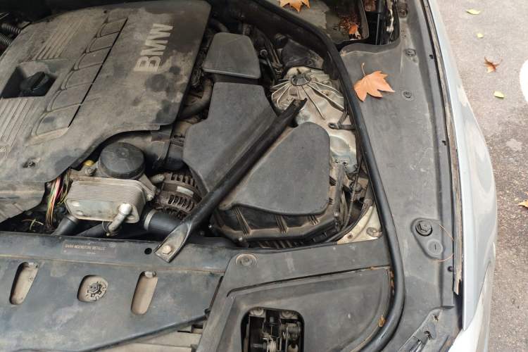 Used BMW 5 Series 2011 528Li Leading Model Engine Bay Left
