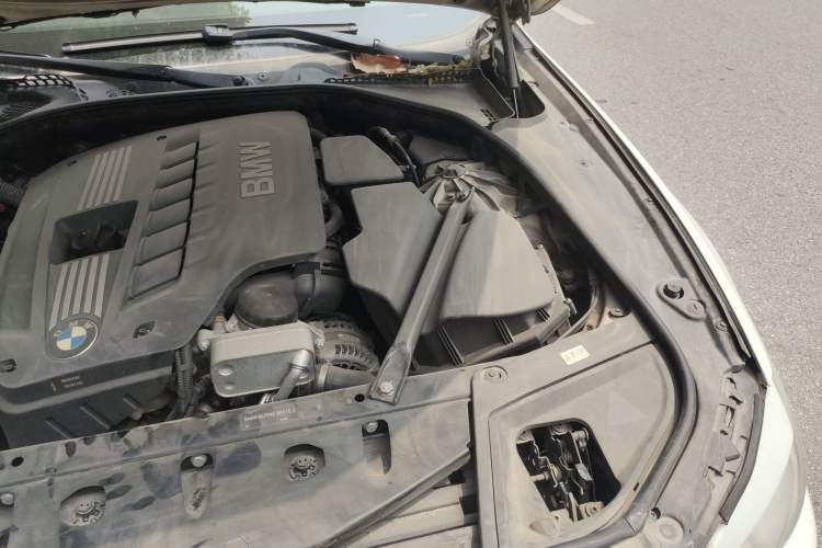 Used BMW 5 Series 2011 523Li Leading Model Engine Bay Left