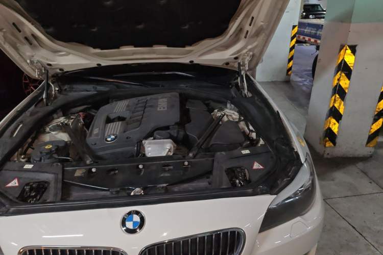 Used BMW 5 Series 2011 523i Leading Model Engine Bay Left