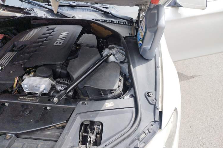 Used BMW 5 Series 2011 523Li Leading Model Engine Bay Left