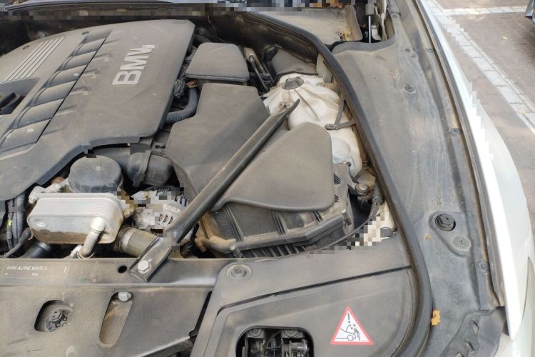Used BMW 5 Series 2011 520Li Elegant Model Engine Bay Left