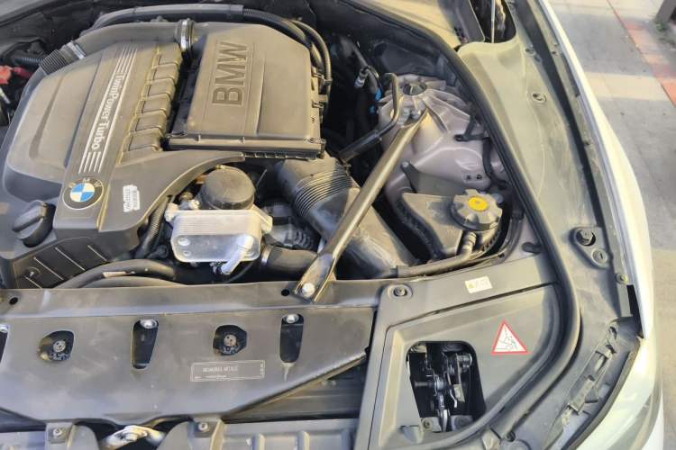 Used BMW 5 Series 2011 535i Sport Edition Engine Bay Left
