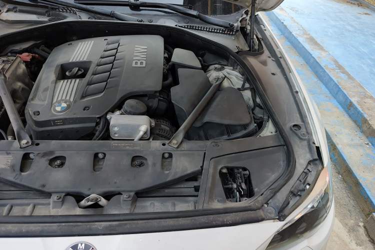 Used BMW 5 Series 2011 520Li Elegant Model Engine Bay Left