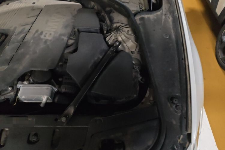 Used BMW 5 Series 2011 523Li Luxury Model Engine Bay Left