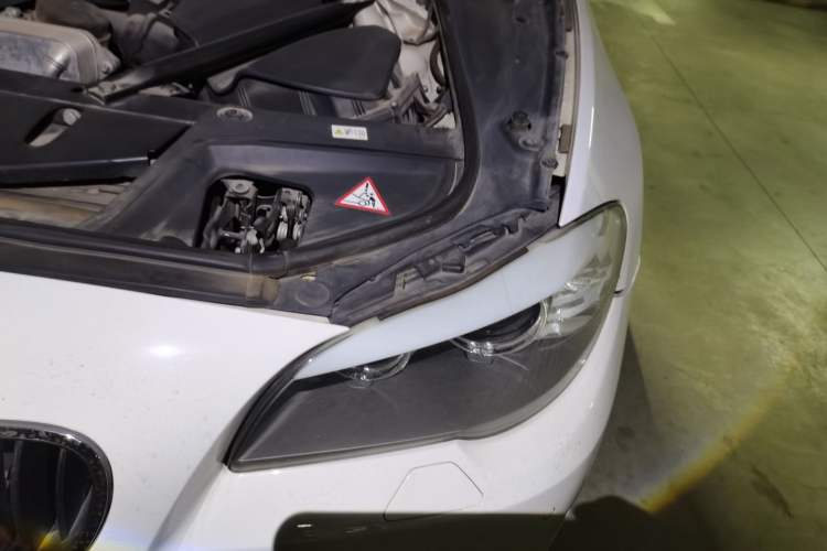 Used BMW 5 Series 2011 523i Leading Model Engine Bay Left