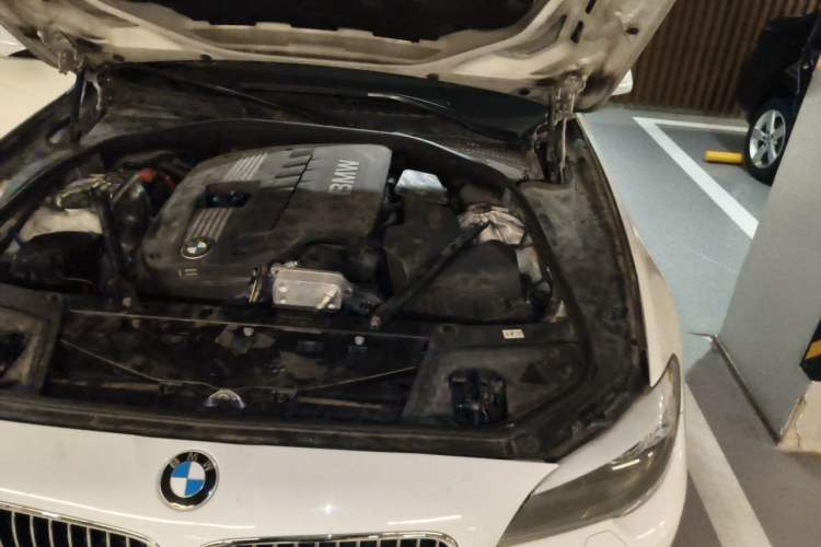 Used BMW 5 Series 2011 523Li Luxury Model Engine Bay Left