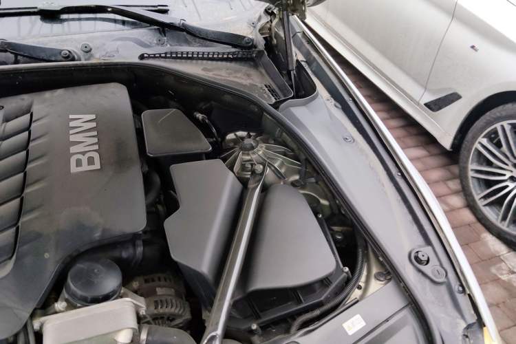 Used BMW 5 Series 2011 523Li Leading Model Engine Bay Left