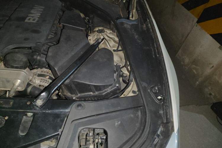 Used BMW 5 Series 2011 520Li Elegant Model Engine Bay Left