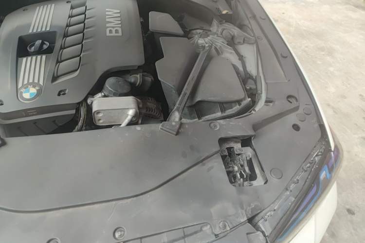Used BMW 5 Series 2011 523Li Leading Model Engine Bay Left