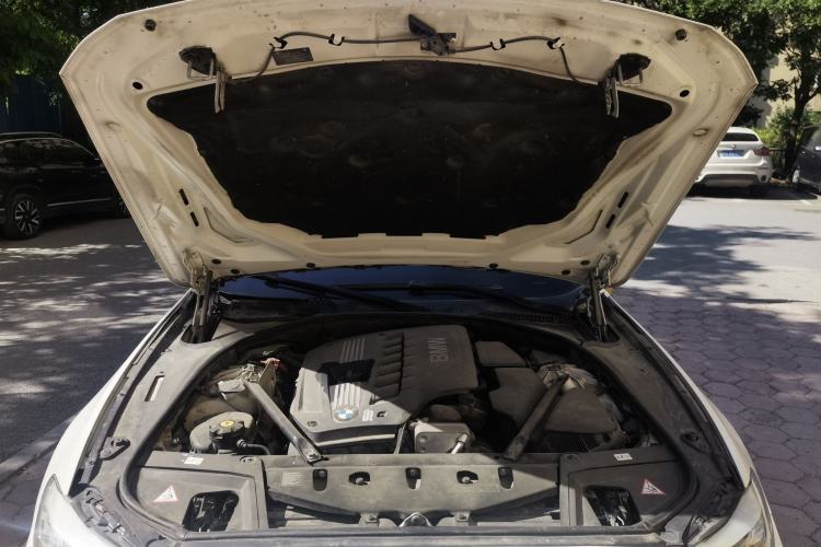 Used BMW 5 Series 2011 523i Leading Model Engine Bay