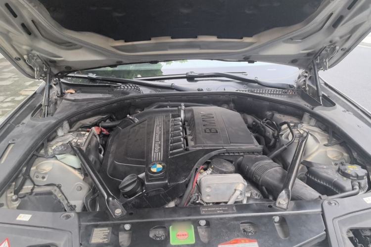 Used BMW 5 Series 2011 535Li Leading Model Engine Bay