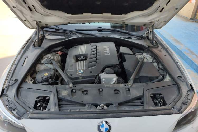 Used BMW 5 Series 2011 520Li Elegant Model Engine Bay