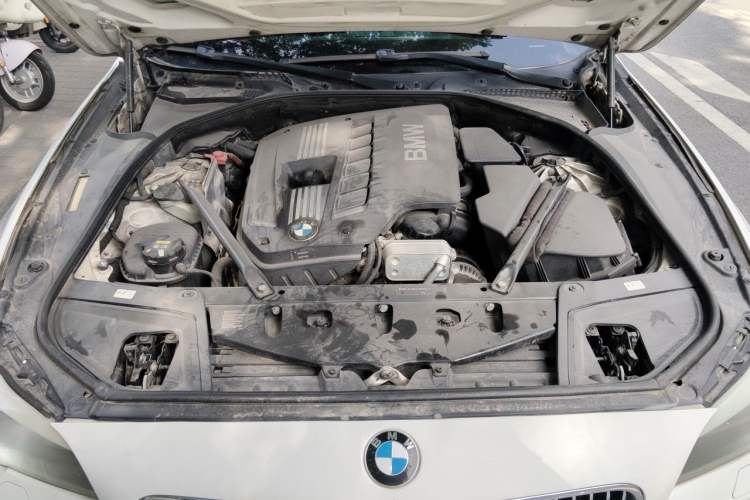 Used BMW 5 Series 2011 528Li Leading Model Engine Bay