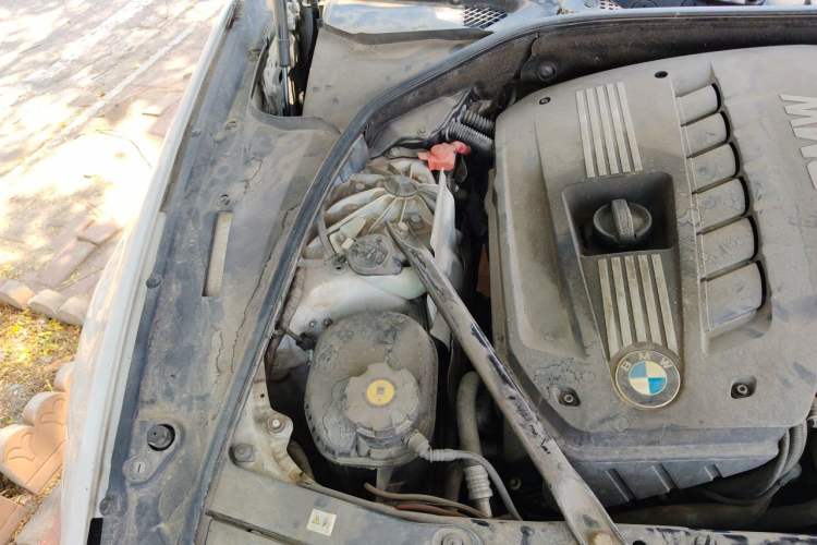 Used BMW 5 Series 2011 523Li Leading Model Engine Bay Right