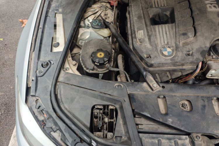 Used BMW 5 Series 2011 528Li Leading Model Engine Bay Right