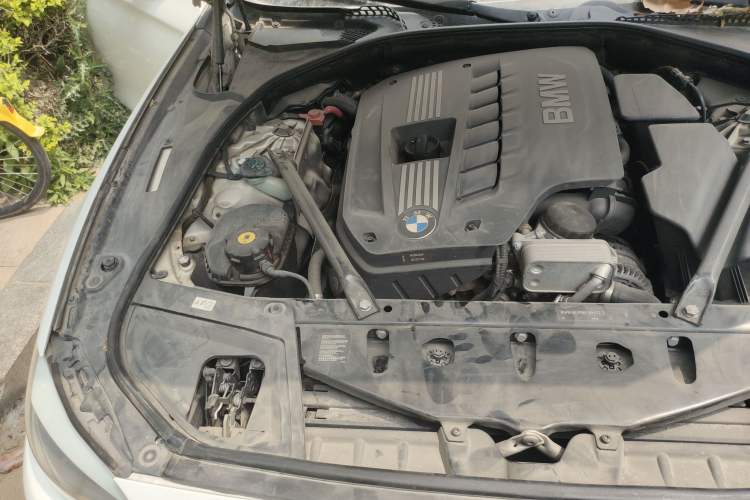 Used BMW 5 Series 2011 523Li Leading Model Engine Bay Right