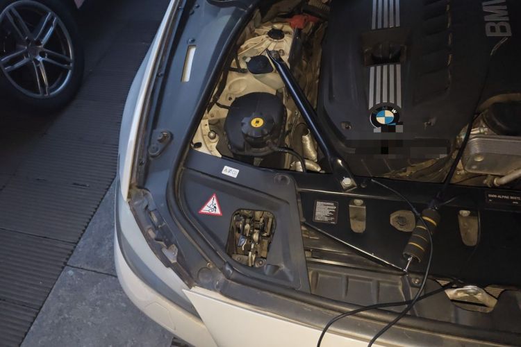 Used BMW 5 Series 2011 523Li Luxury Model Engine Bay Right
