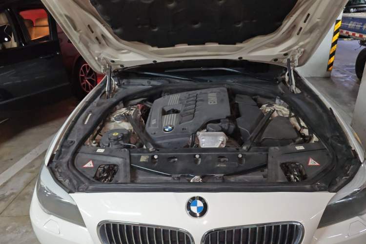 Used BMW 5 Series 2011 523i Leading Model Engine Bay Right