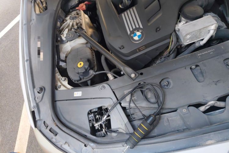 Used BMW 5 Series 2011 523Li Leading Model Engine Bay Right