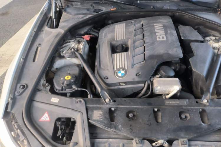 Used BMW 5 Series 2011 520Li Elegant Model Engine Bay Right