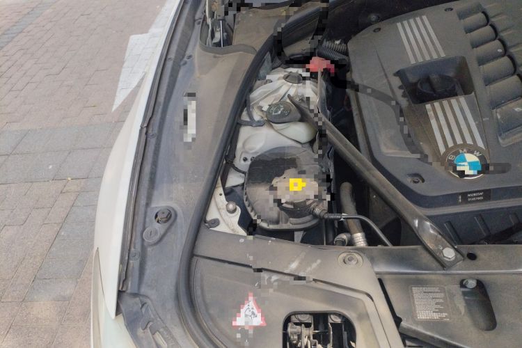 Used BMW 5 Series 2011 520Li Elegant Model Engine Bay Right