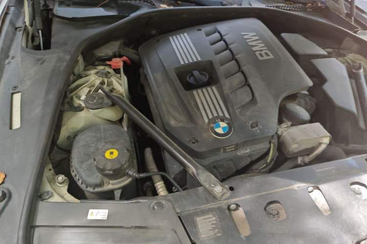 Used BMW 5 Series 2011 520Li Elegant Model Engine Bay Right