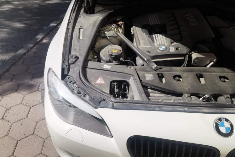 Used BMW 5 Series 2011 523i Leading Model Engine Bay Right
