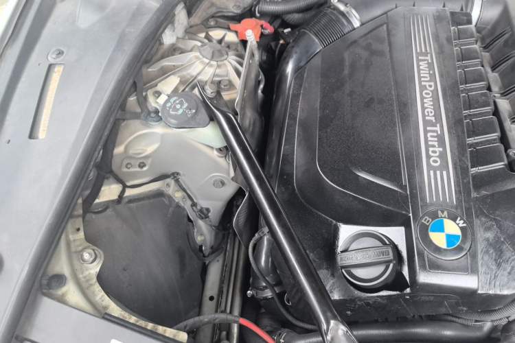 Used BMW 5 Series 2011 535Li Leading Model Engine Bay Right