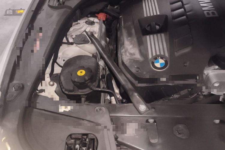 Used BMW 5 Series 2011 520Li Elegant Model Engine Bay Right