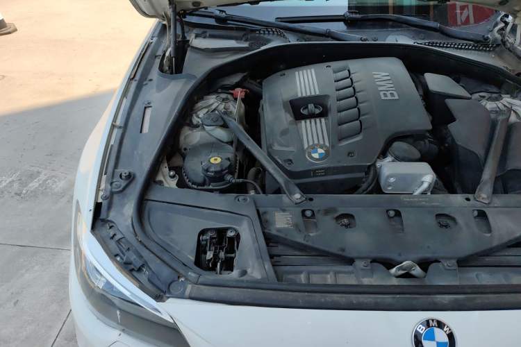Used BMW 5 Series 2011 520Li Elegant Model Engine Bay Right