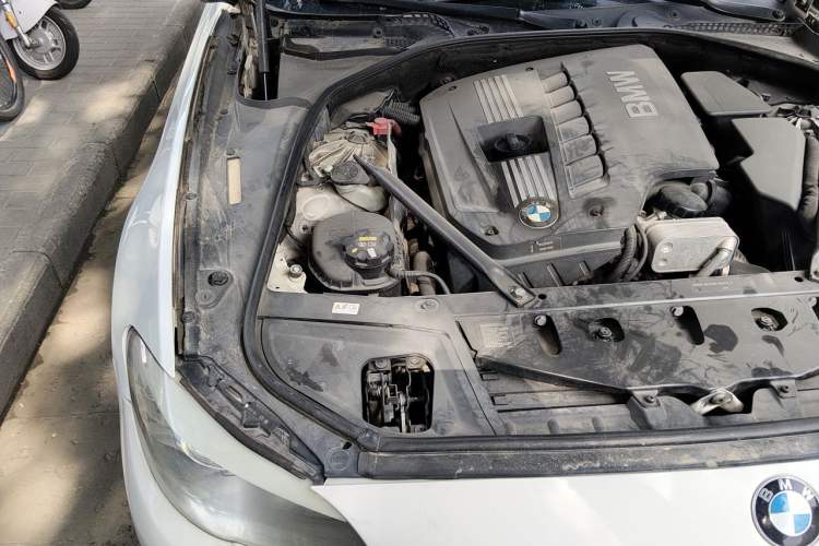 Used BMW 5 Series 2011 528Li Leading Model Engine Bay Right