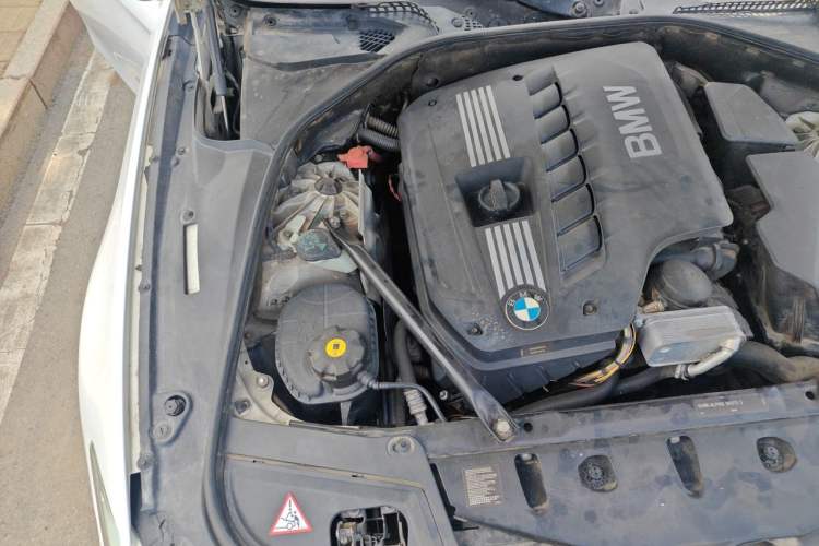 Used BMW 5 Series 2011 520Li Elegant Model Engine Bay Right