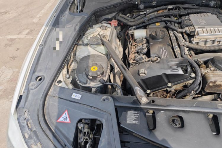 Used BMW 5 Series 2011 523Li Leading Model Engine Bay Right