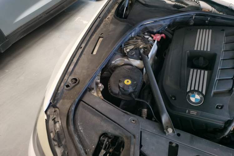 Used BMW 5 Series 2011 523Li Luxury Model Engine Bay Right