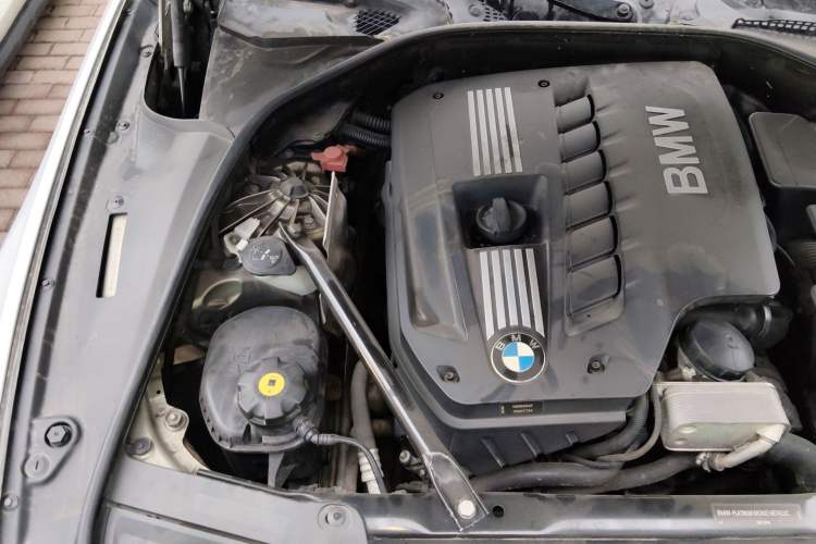 Used BMW 5 Series 2011 523Li Leading Model Engine Bay Right