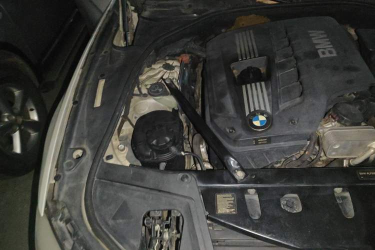 Used BMW 5 Series 2011 520Li Elegant Model Engine Bay Right