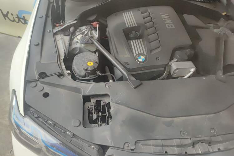 Used BMW 5 Series 2011 523Li Leading Model Engine Bay Right