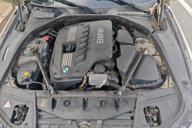 Used BMW 5 Series 2011 520Li Elegant Model Engine Bay