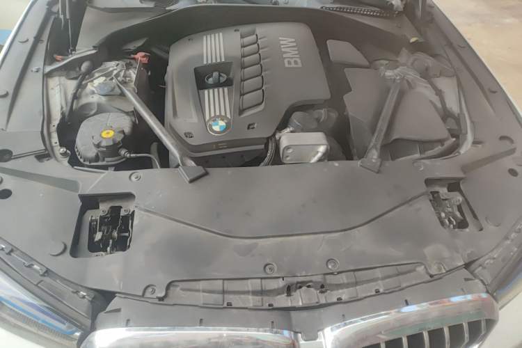 Used BMW 5 Series 2011 523Li Leading Model Engine Bay