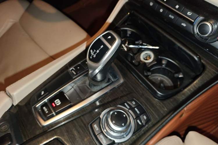 Used BMW 5 Series 2011 535Li Luxury Model Gear Lever