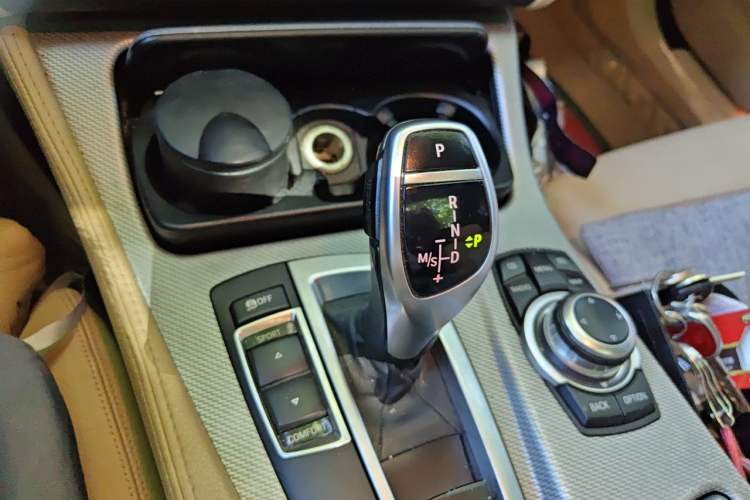 Used BMW 5 Series 2011 535i Sport Edition Gear Lever