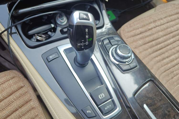 Used BMW 5 Series 2011 523Li Luxury Model Gear Lever