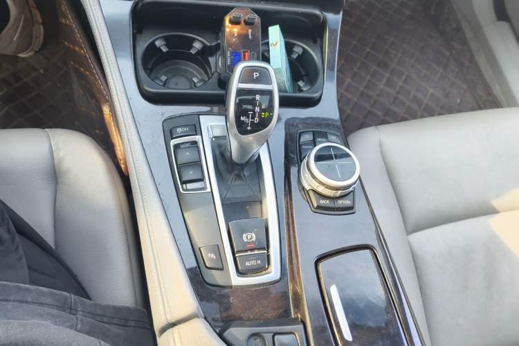 Used BMW 5 Series 2011 535i Sport Edition Gear Lever