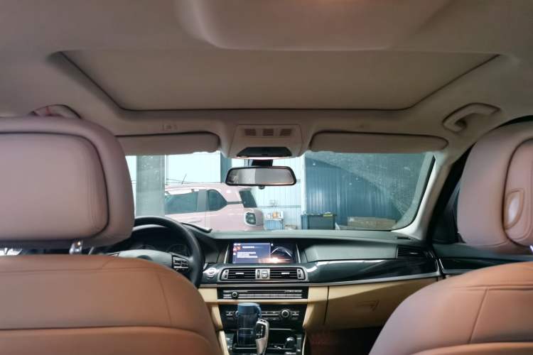 Used BMW 5 Series 2011 523Li Luxury Model Headliner