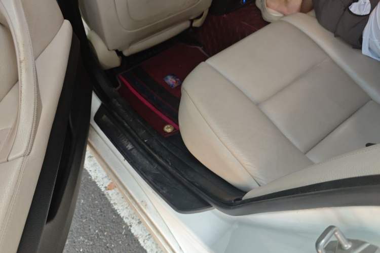 Used BMW 5 Series 2011 520Li Elegant Model Left Rear Seat