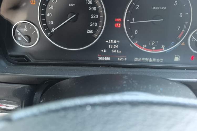 Used BMW 5 Series 2011 520Li Elegant Model Odometer Close Up