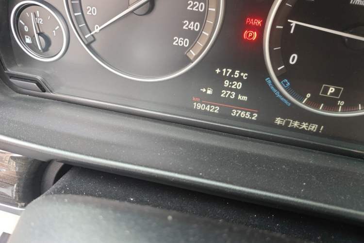 Used BMW 5 Series 2011 535Li Leading Model Odometer Close Up