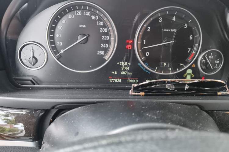 Used BMW 5 Series 2011 523Li Leading Model Odometer Close Up